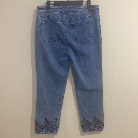 Chico’s Pull On Jean w Aztec Embroidery- Perfect Stretch Girlfriend Slim Ankle - Picture 5 of 8